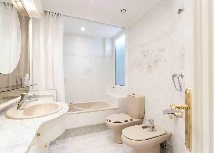 The Collection - Elkano Apartmán *