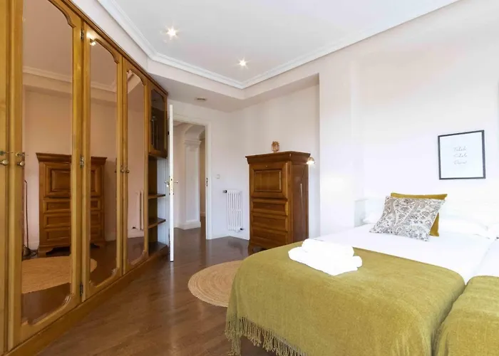 The Collection - Elkano Apartment