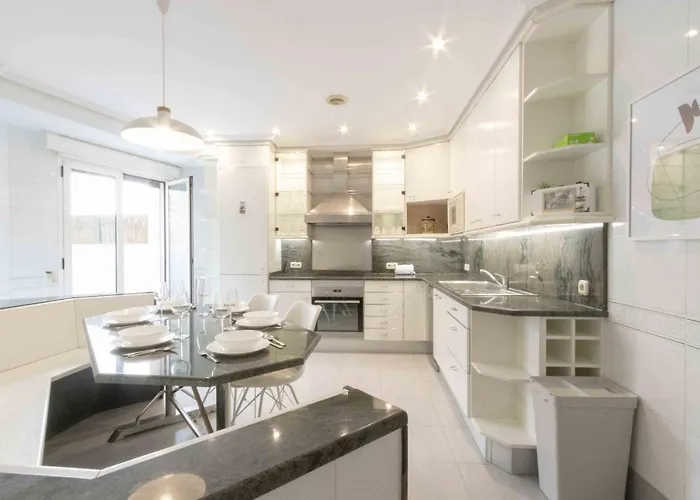 The Collection - Elkano Apartment